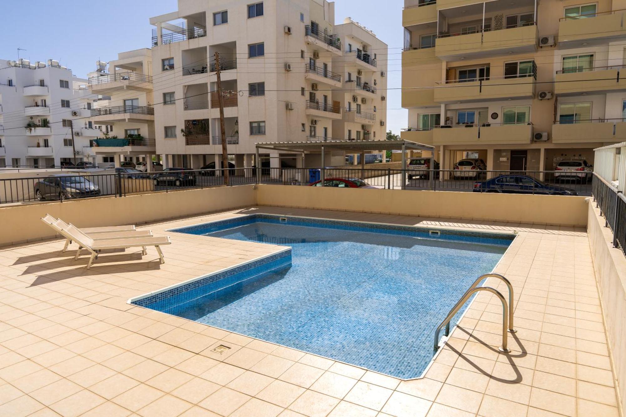 Olivia Mackenzie 2 Bedroom Flat With Pool Larnaca Extérieur photo