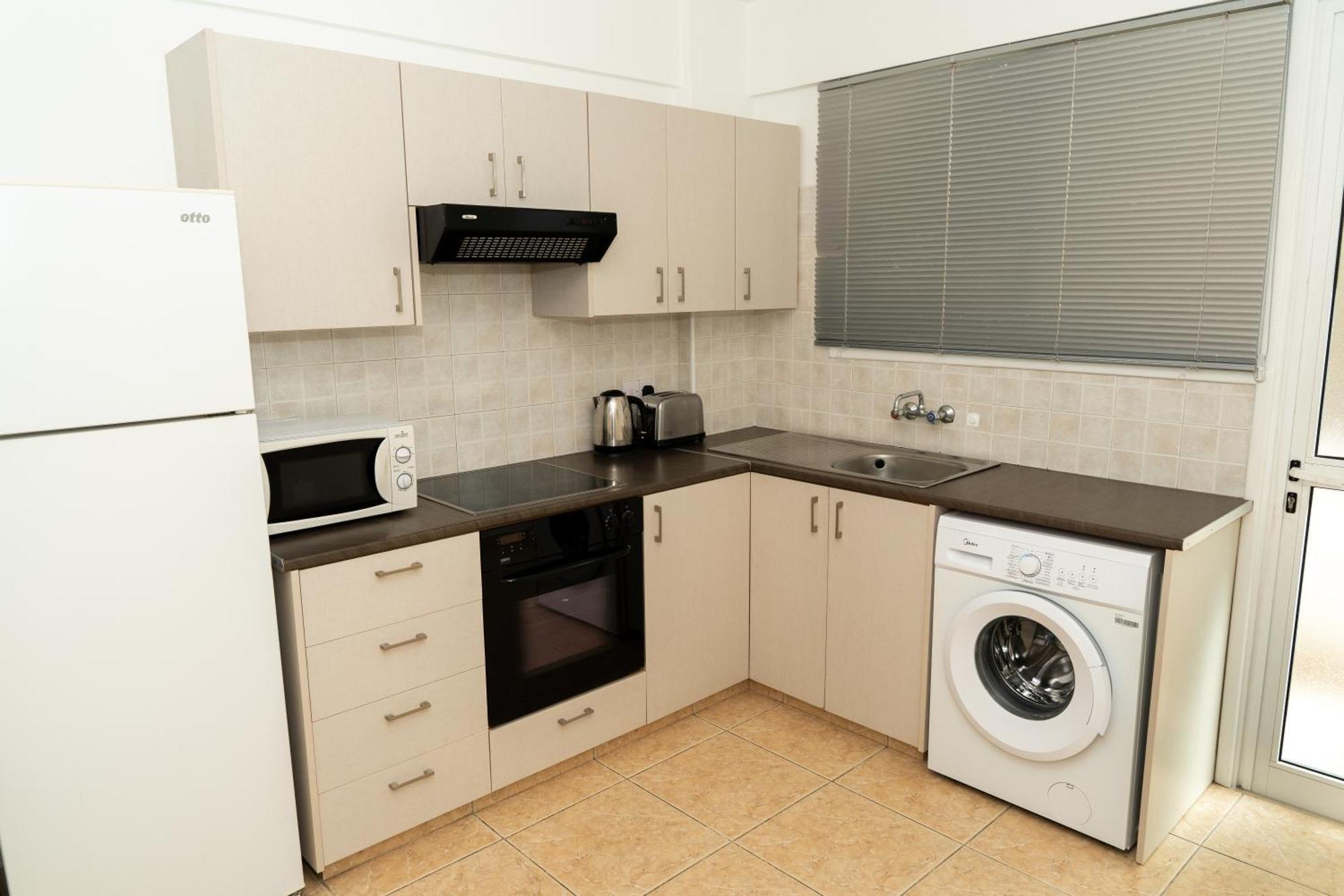 Olivia Mackenzie 2 Bedroom Flat With Pool Larnaca Extérieur photo